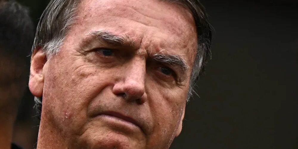 Bolsonaro supera con éxito la cirugía por una hernia inguinal bilateral, según su esposa