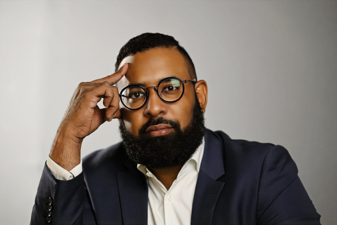 Periodista Glenn Davis Felipe Castro