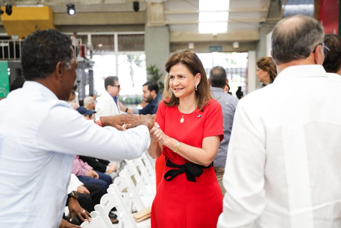 Vicepresidenta comparte almuerzo navideño con líderes cristianos del Cibao