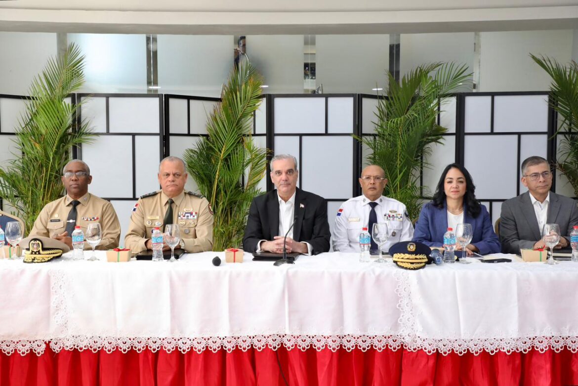 El presidente encabeza reunión de seguimiento junto a autoridades civiles, militares y fiscales para revisar resultados y ajustar estrategias de seguridad