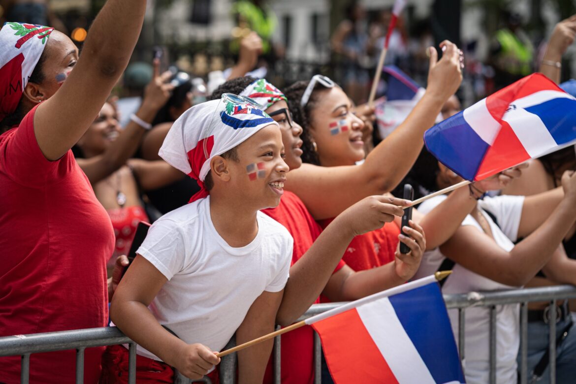 Destaca el avance de la diáspora en política, educación, comercio y generación de empleos, al conmemorarse el Día del Dominicano en el Exterior.