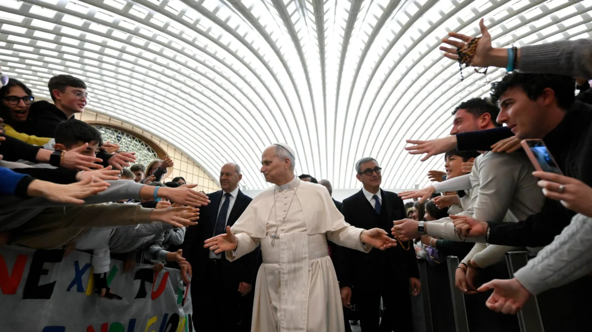 Papa León XIV bautiza 20 niños en Capilla Sixtina y define la fe como “un bien esencial para vivir”