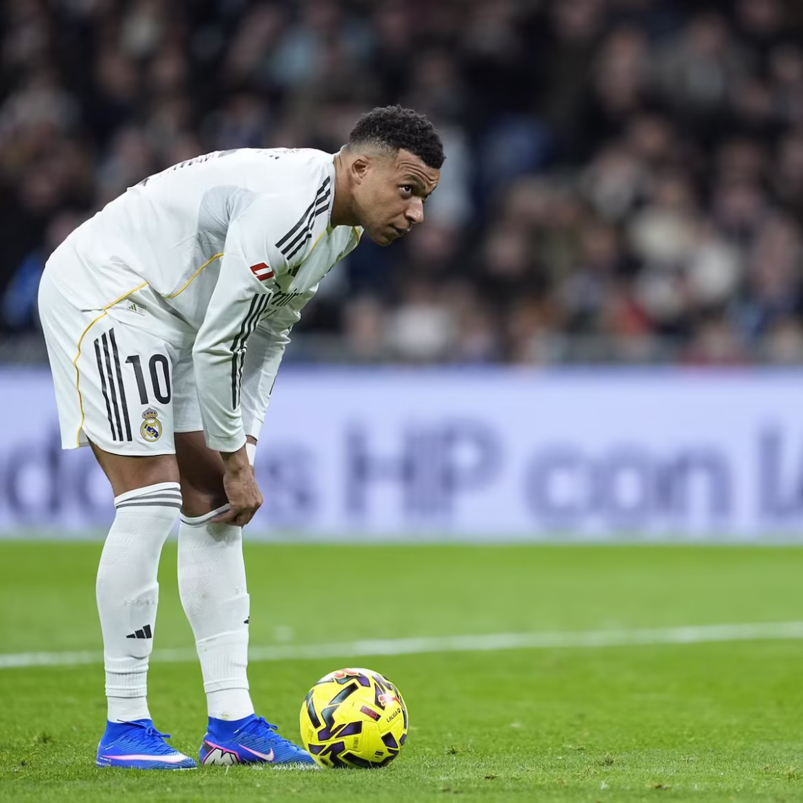 Mbappé prueba su rodilla y mantiene en vilo al Real Madrid antes de la Supercopa