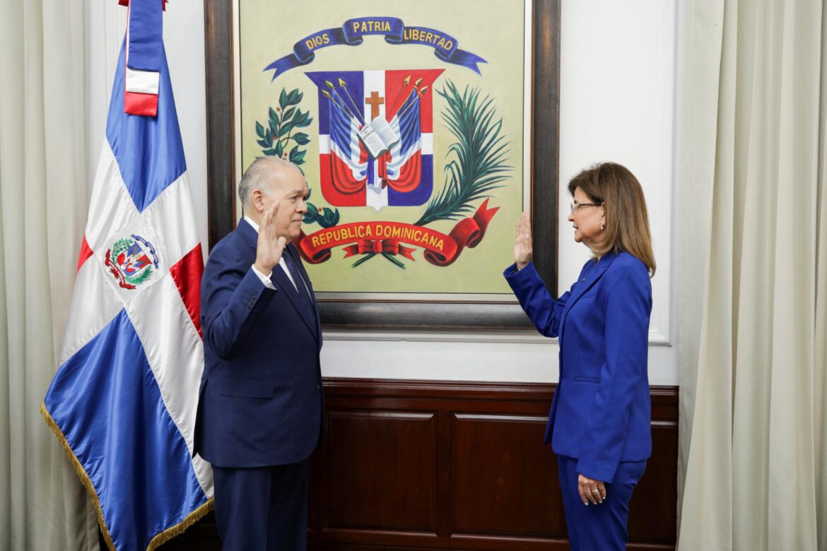 Nuevo director de la DGII asume con mandato de modernizar y fortalecer la recaudación