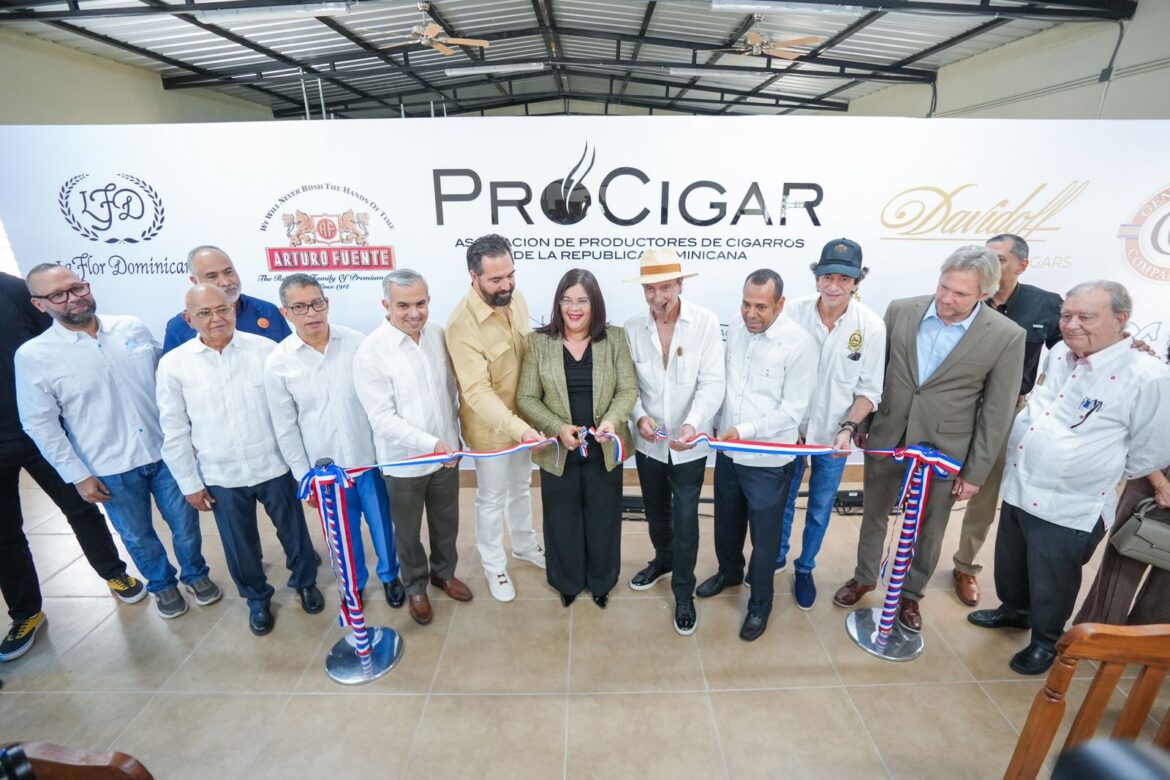 INFOTEP y PROCIGAR inauguran Escuela de Tabaqueros en Tamboril