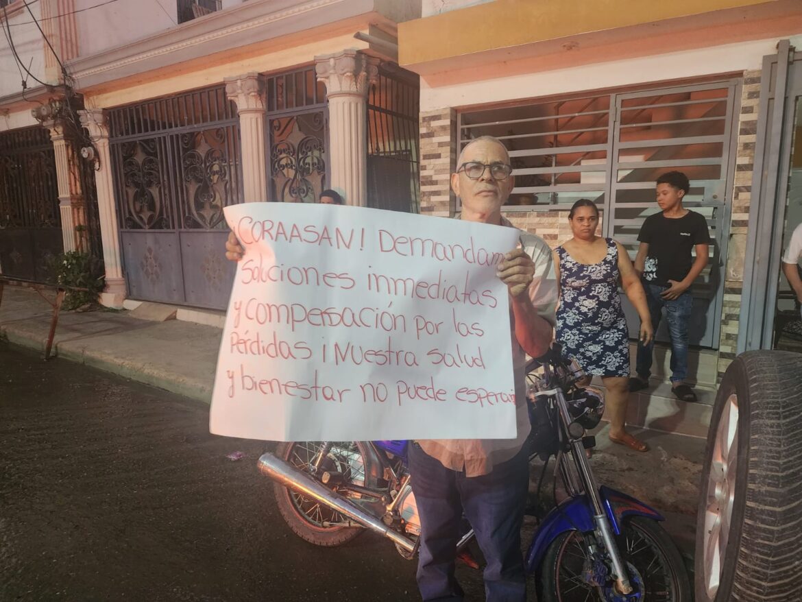 Protestan en Santiago Oeste por contaminación e inundaciones afectan a decenas de familias