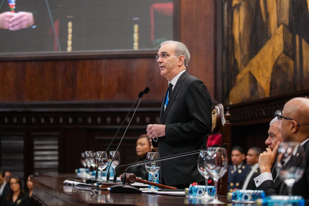 Abinader admite fallas eléctricas y anuncia expansión de generación y transmisión