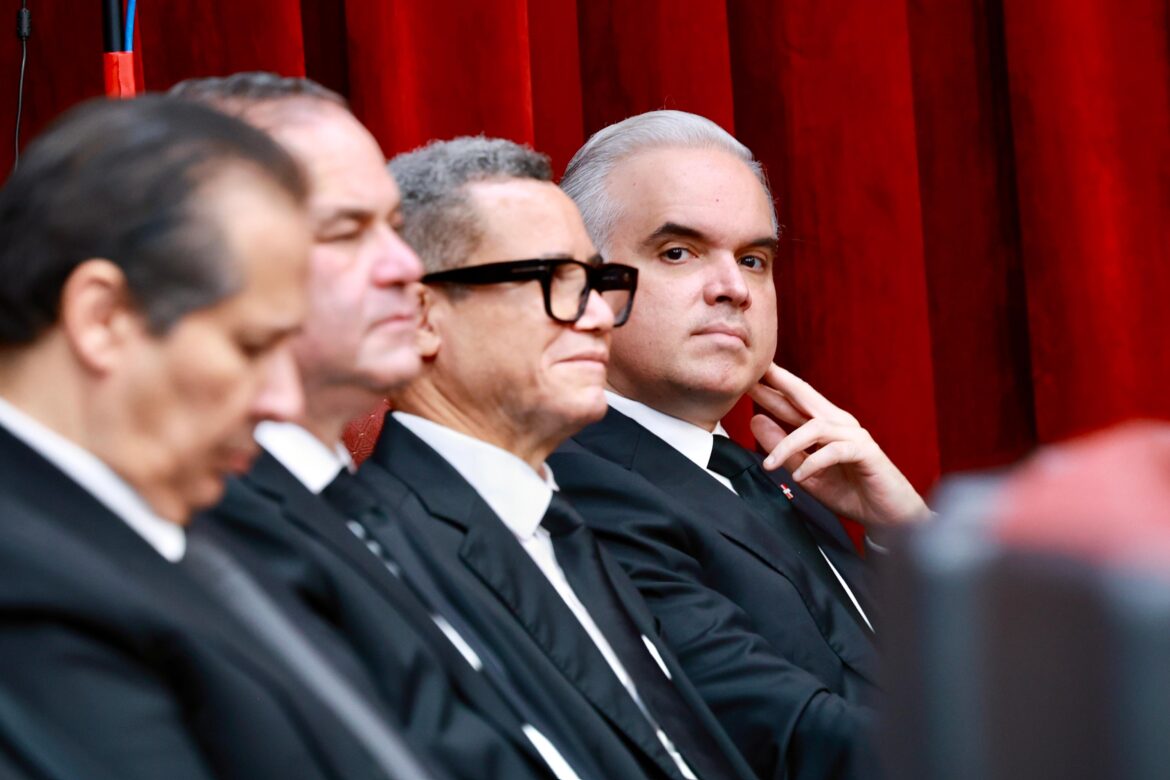 Presidente reafirma educación como eje del desarrollo y anuncia reforma para transformar el sistema educativo