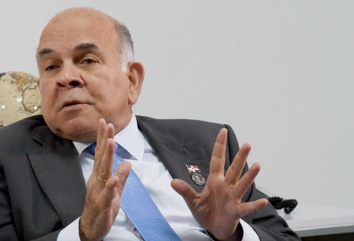 Pelegrín Castillo plantea necesidad de una “nueva República”