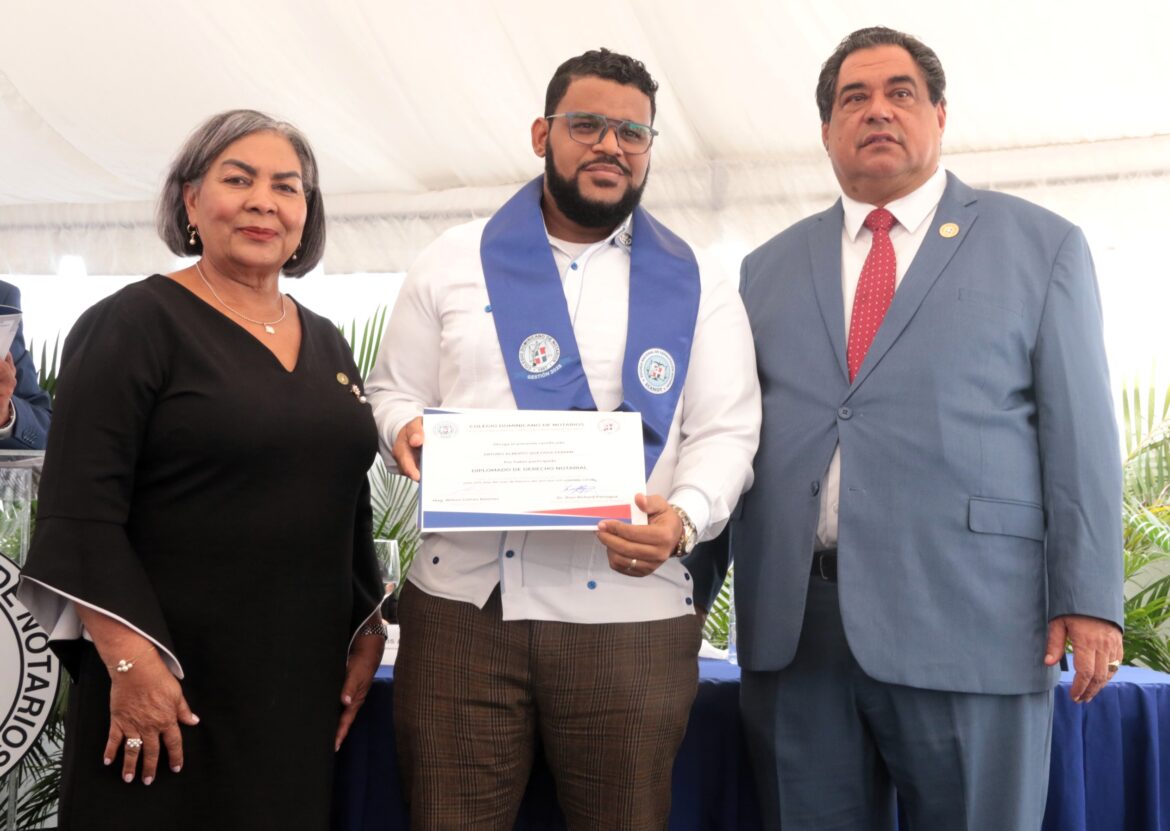 Graduan 178 abogados en diplomado notarial