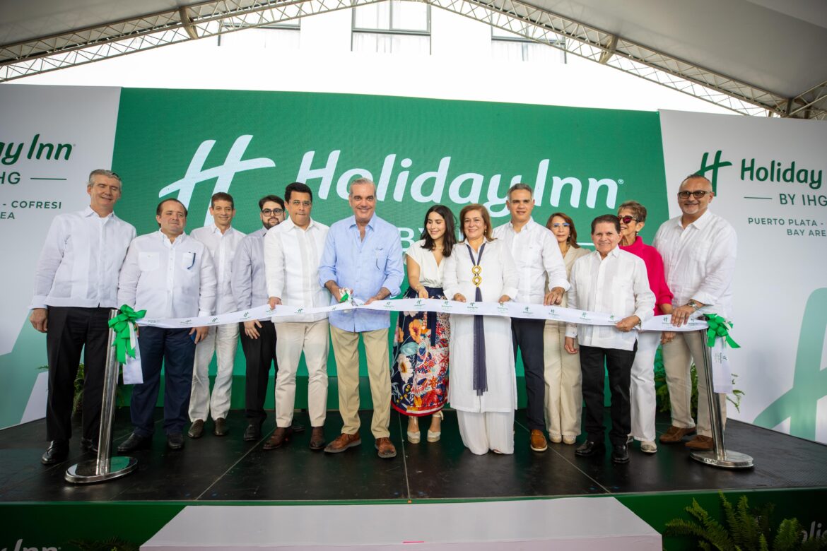 Abinader inaugura nuevo hotel en Puerto Plata