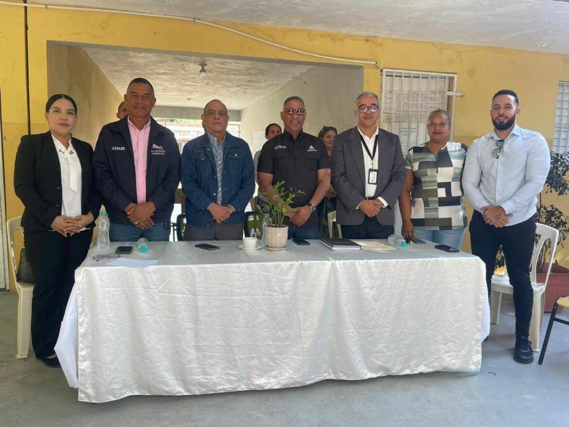 Infraestructura Escolar interviene escuela en Cayetano Germosén