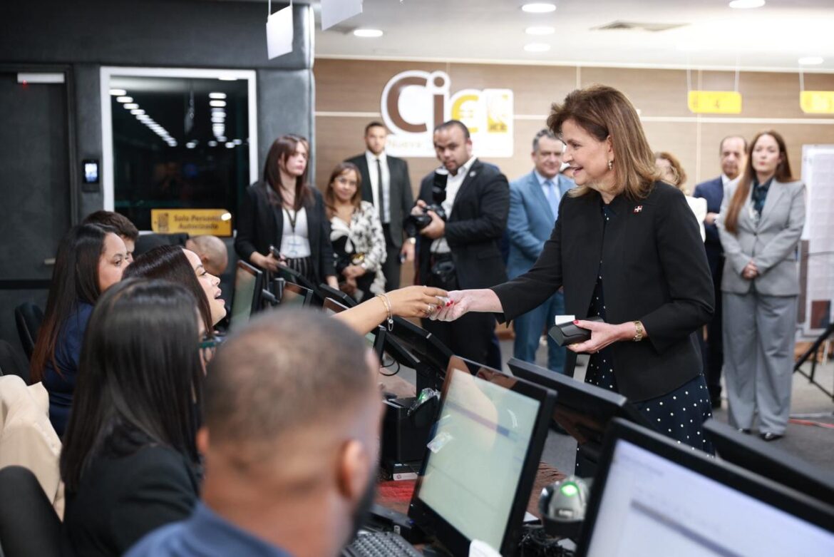 Raquel Peña tras recibir nueva cédula afirma que no es solo un documento, sino un paso que consolida la democracia