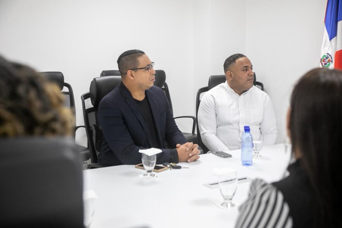 Conadis instruye a comunicadores sobre cómo referirse a personas con discapacidad