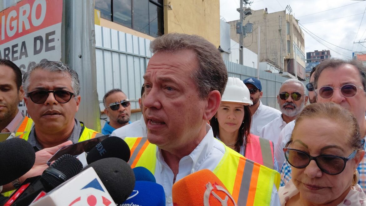 Ito Bisonó da seguimiento directo a trabajos de la Calle del Sol y reafirma compromiso de concluir obra con calidad y en el menor tiempo posible