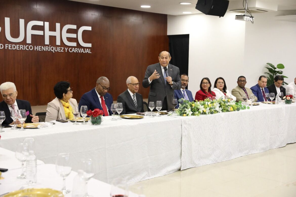 Santos Badía impulsa reforma educativa estructural