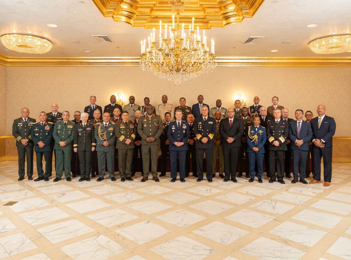 Ministro de Defensa participa en cumbre militar hemisférica