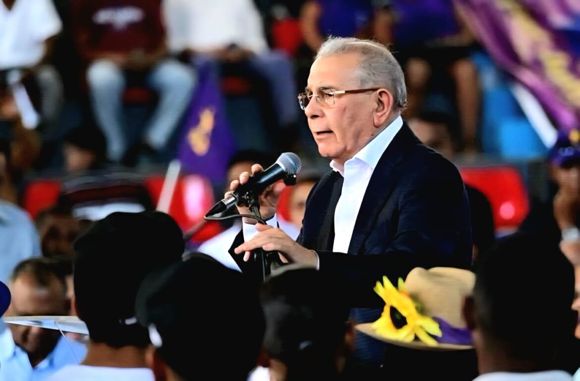 Danilo Medina denuncia PRM aumentará al triple costo presa Monte Grande