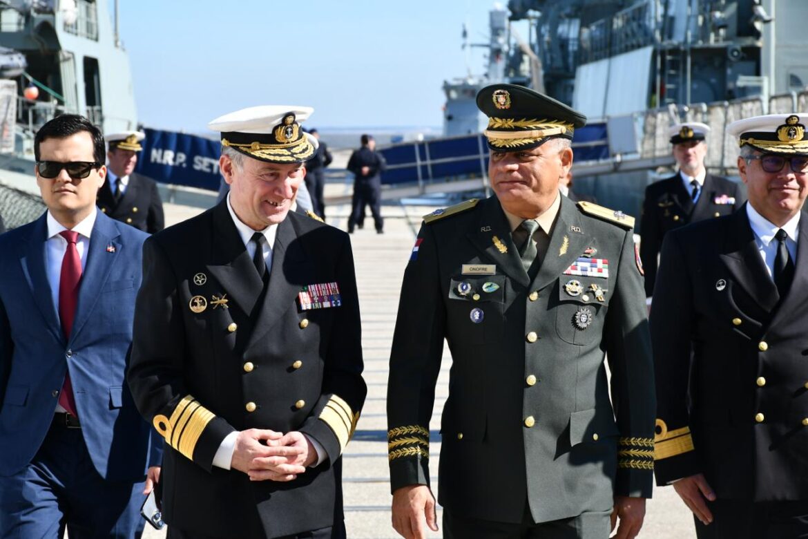 Ministro de Defensa visita base naval portuguesa y recorre patrullero de altura Clase “Tejo”