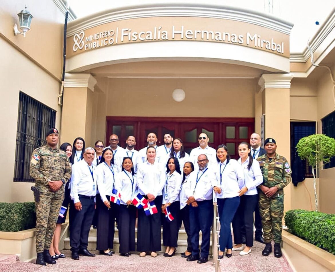 Ministerio Público de Hermanas Mirabal y Distrito Educativo rinden homenaje a la Patria