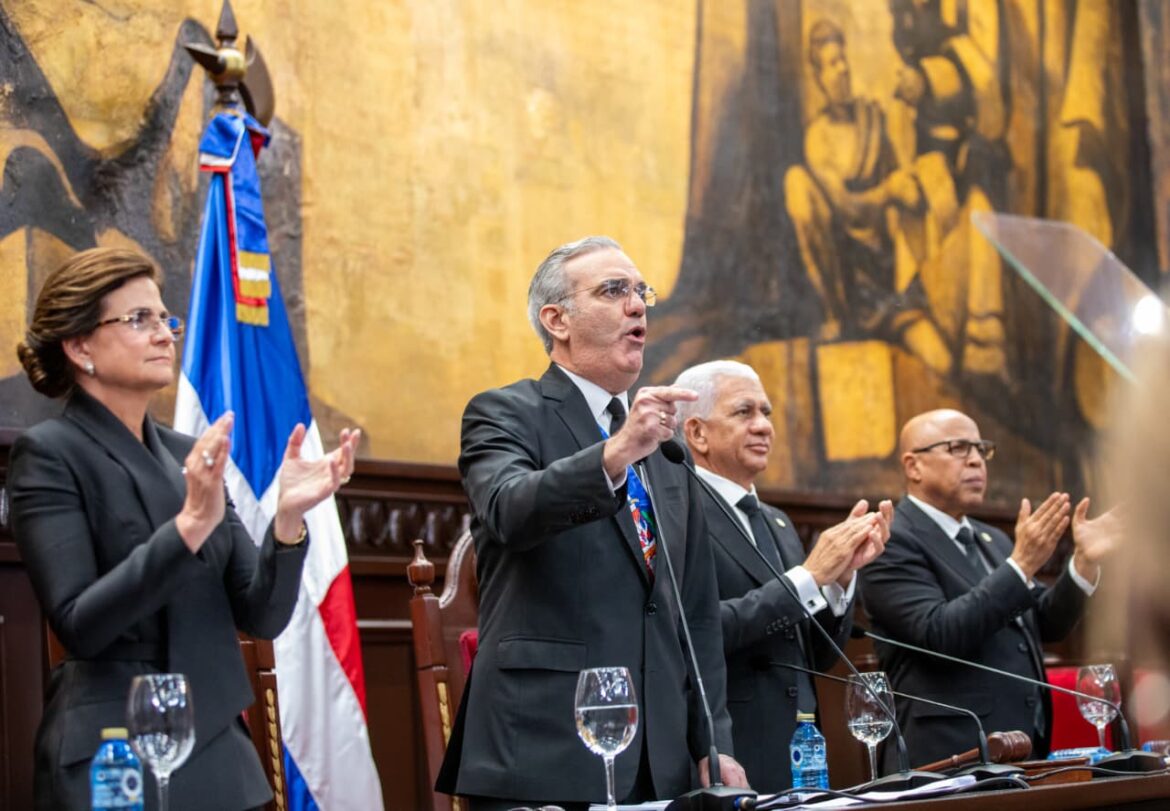 Abinader advierte que el Estado recuperará cada peso robado