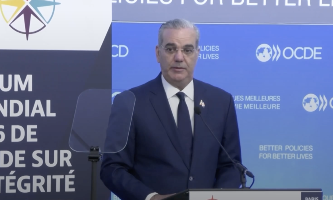 Abinader reafirma la integridad como eje estratégico del Estado en Foro Global Anticorrupción en París