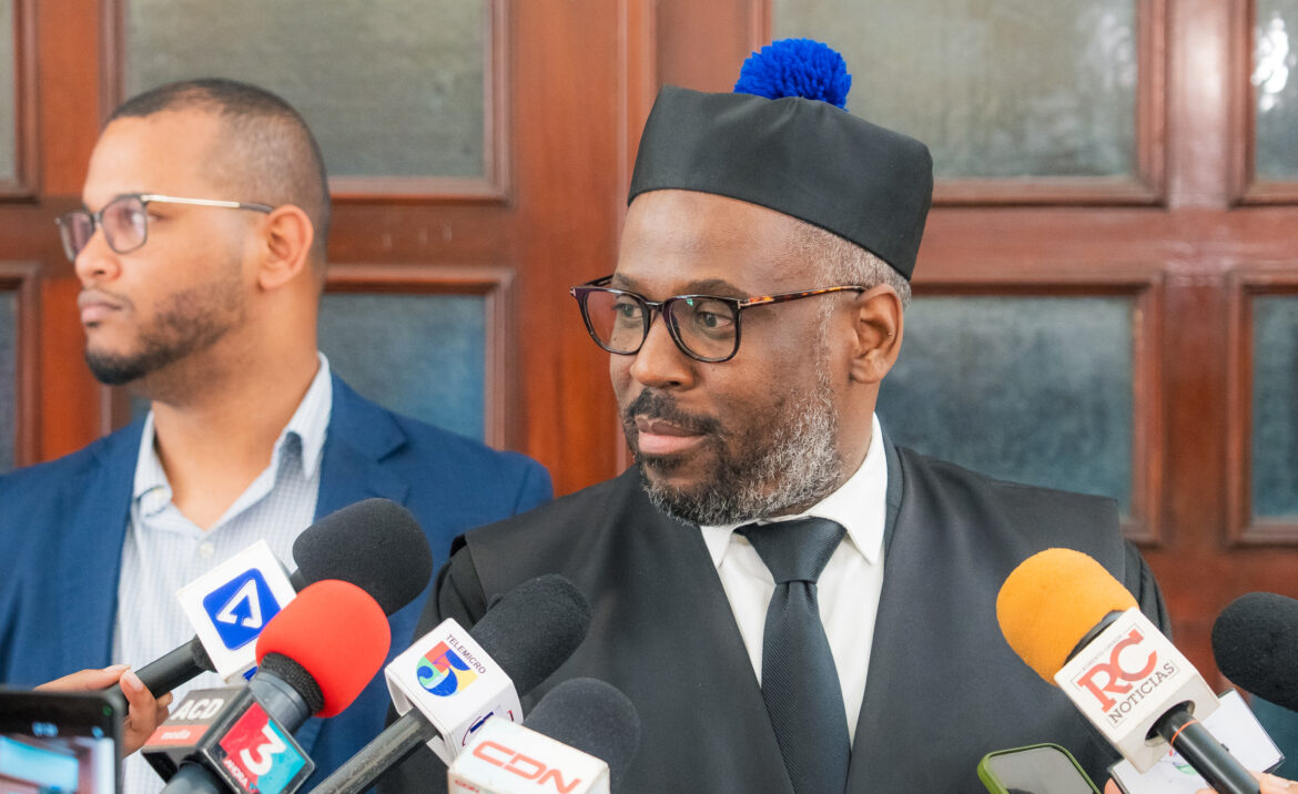 Camacho dice que Jean Alain huye a las pruebas