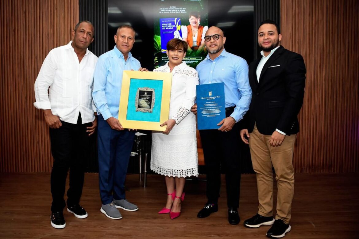 Ayuntamiento de Cotuí declara a Ana Mercy Otáñez Hija Distinguida de su municipio natal