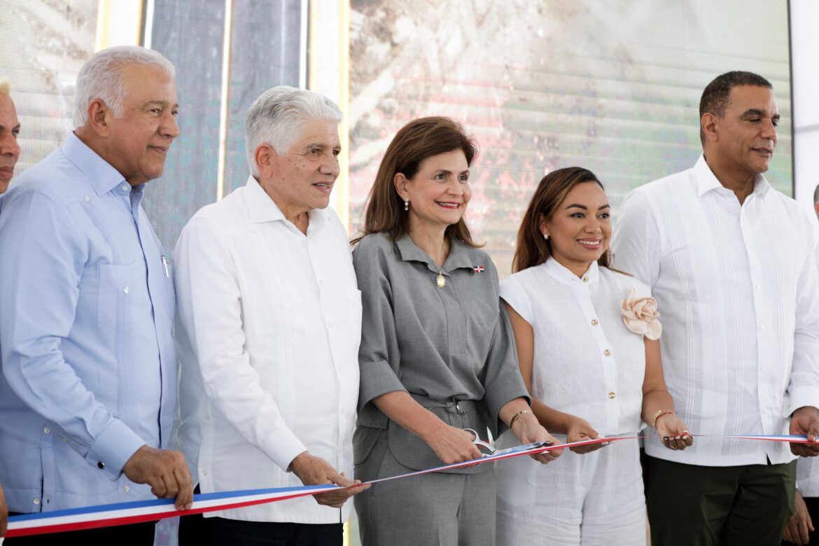 Raquel Peña encabeza entrega del puente sobre el río Veragua en Espaillat