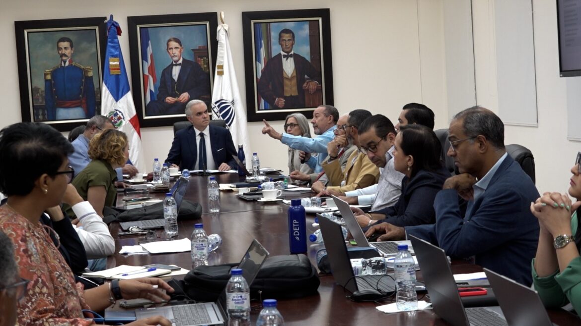 Educación se prepara desde ya para apertura año escolar 2026-2027