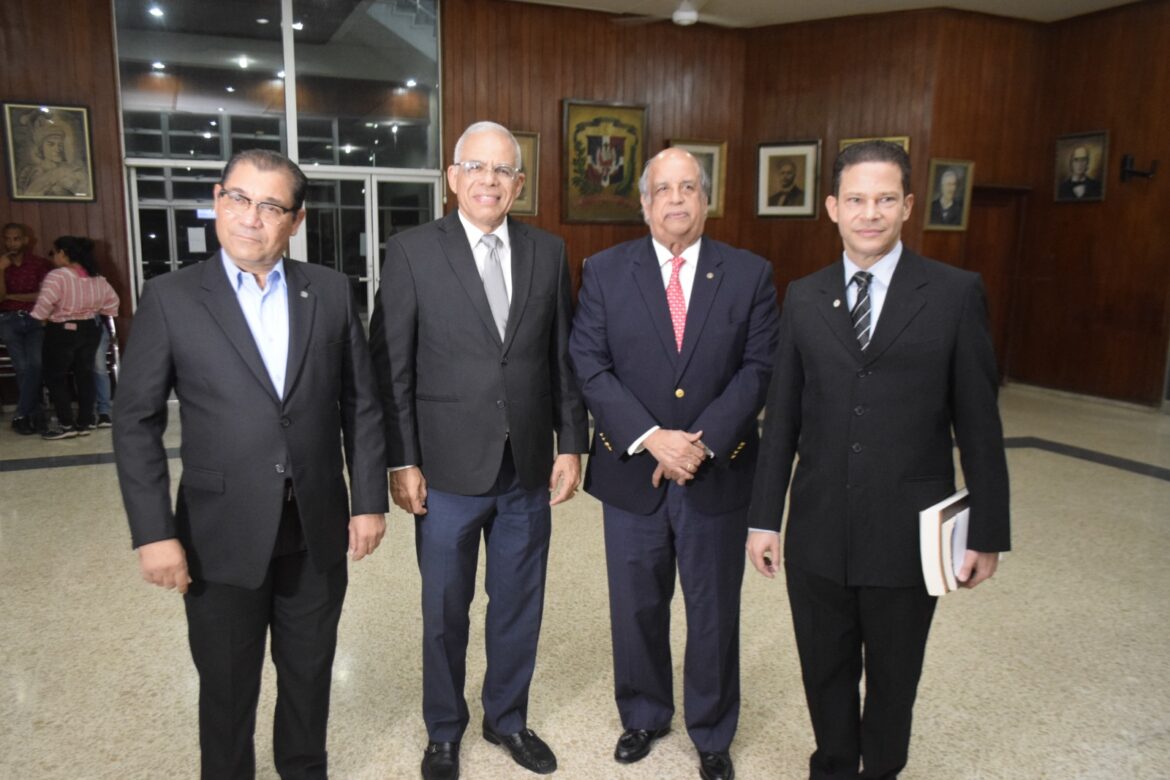 Ateneo Amantes de la Luz abre debate histórico sobre permanencia de Pedro Santana en el Panteón de la Patria