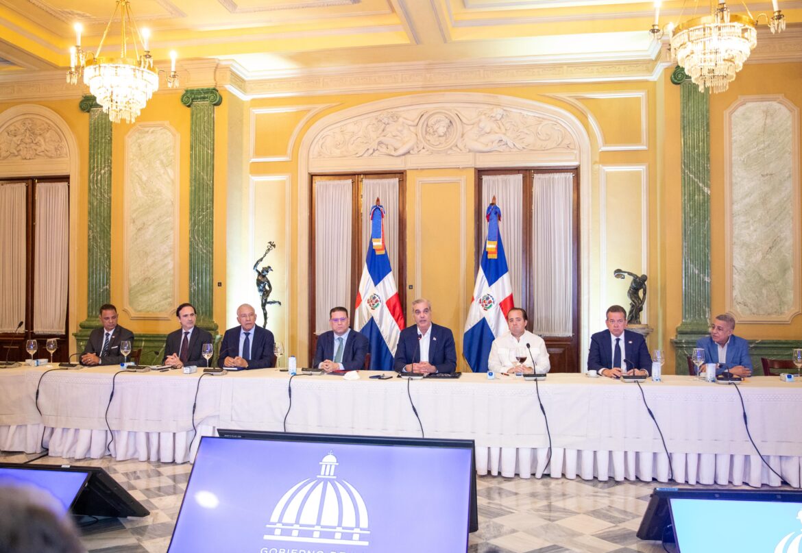 Empresarios pactan con Abinader blindar la canasta familiar