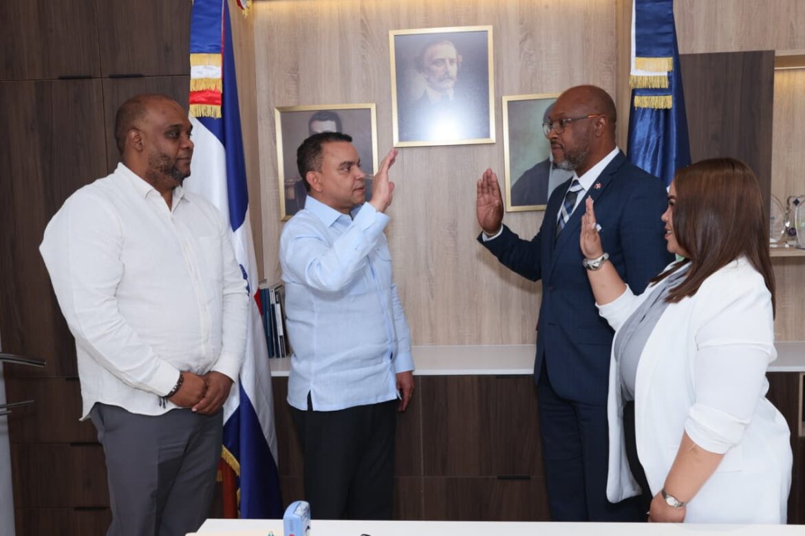 Juramentan director y subdirectora del Hospital Antonio Musa