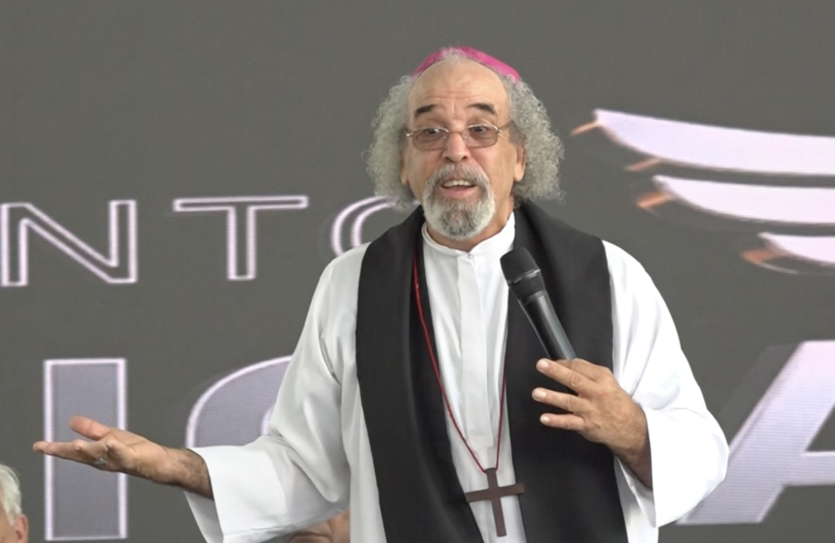 Padre Rogelio cuestiona silencio de los políticos a un año de tragedia del Jet Set