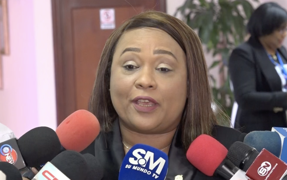 Senadora califica de “exabrupto” aumento salarial en Cámara de Cuentas