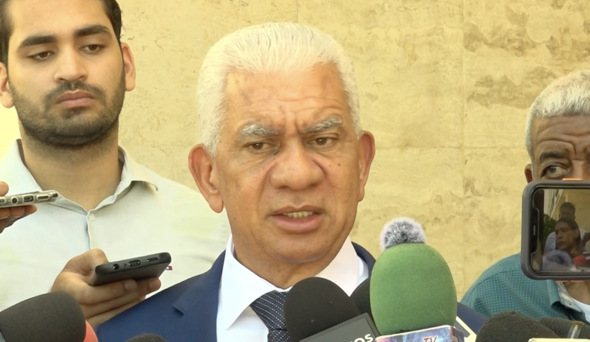 Presidente Senado asegura RD no tiene control del precios de los combustibles