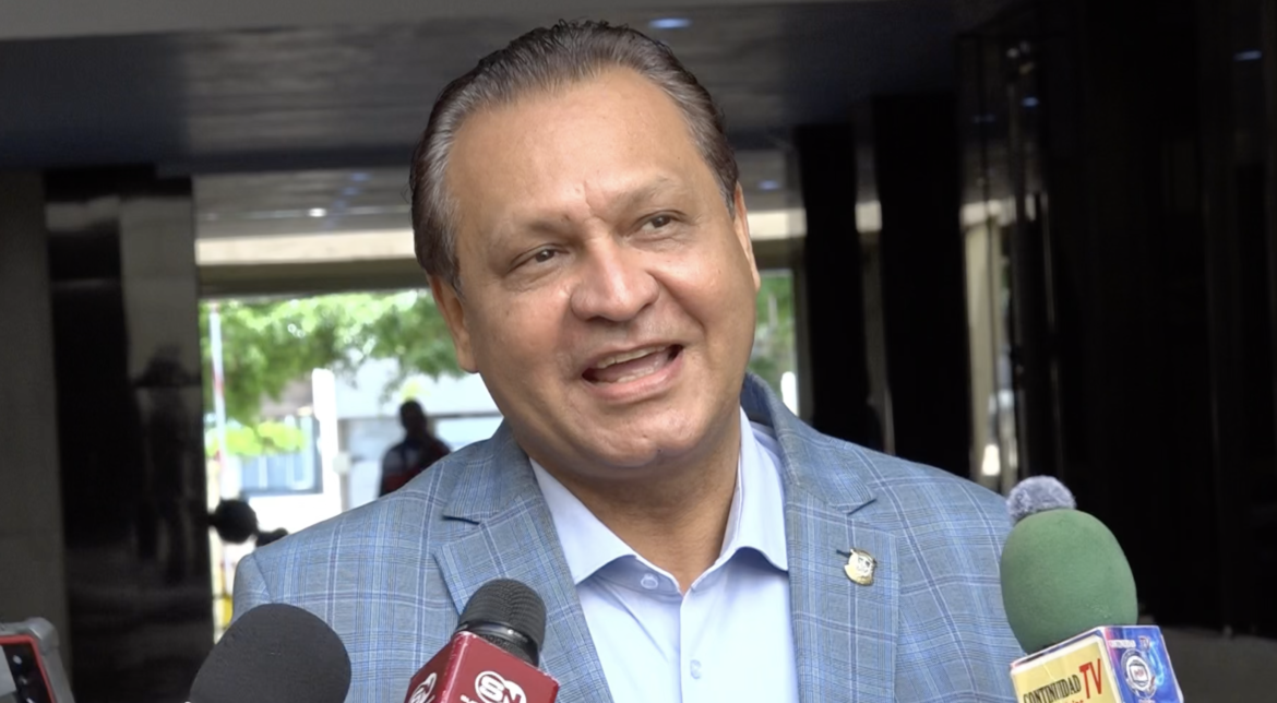 Oposición exige austeridad ante desaceleración económica