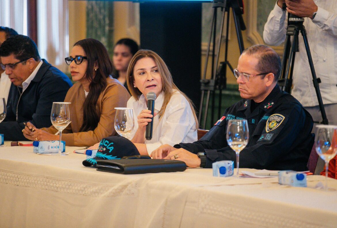 Carolina Mejía llama a la ciudadanía a asumir responsabilidad ante acumulación de basura en la capital