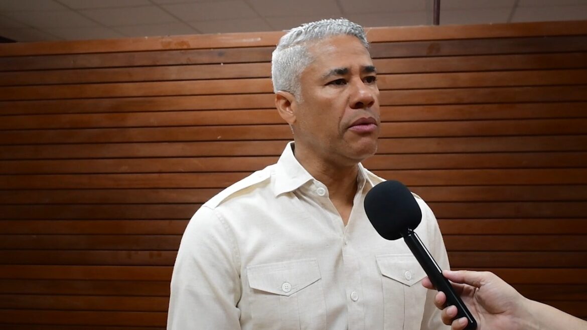 Andrés Cueto defiende respuesta oficial ante crisis global