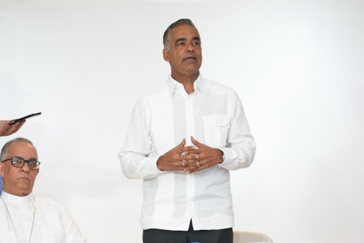 El ministro de Energía y Minas, Joel Santos, reiteró que el Gobierno no tiene intenciones de desarrollar explotación minera en la cordillera Septentrional, y aclaró que el proceso actual se limita exclusivamente a fases preliminares de exploración científica, con el objetivo de determinar si existe potencial geológico, sin carácter extractivo.