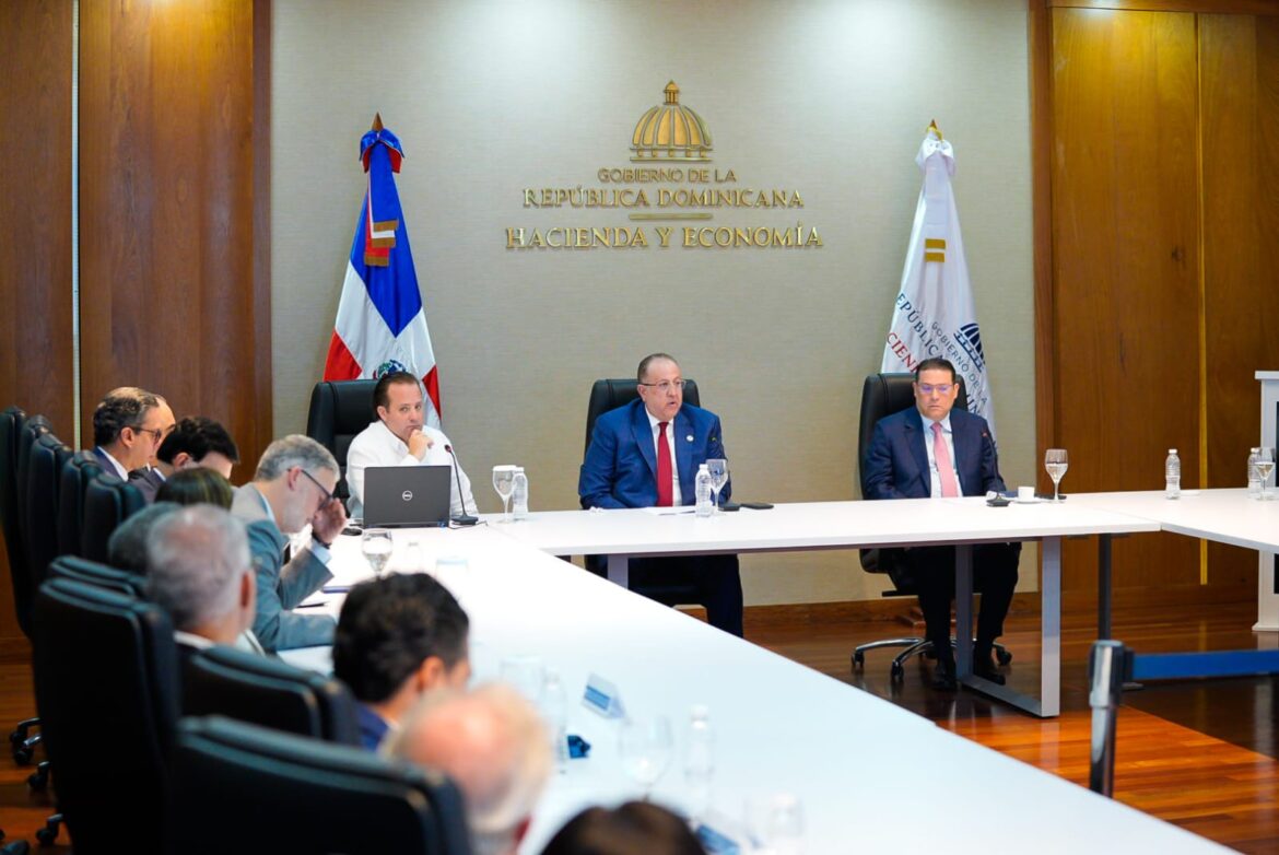 Sector público y privado inician diálogo busca de respuestas conjuntas ante crisis global