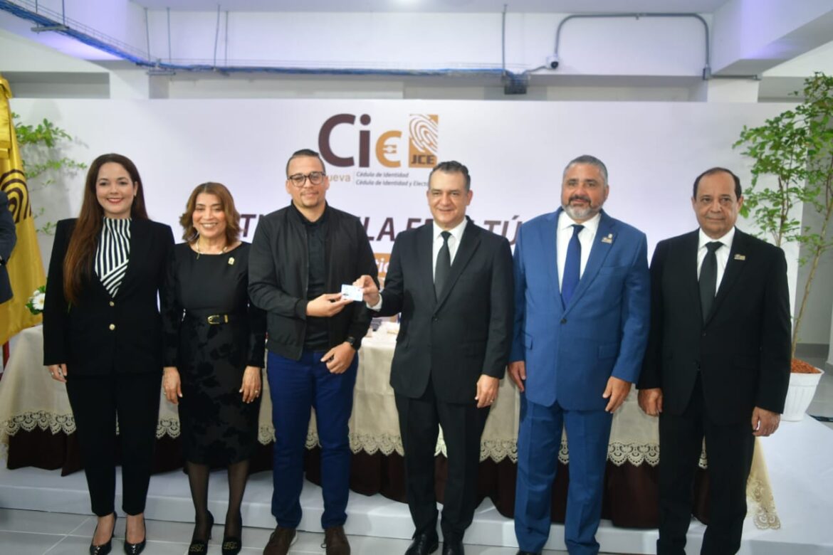 La JCE deja abierto el proceso de cedulación a nivel nacional en su 103 aniversario