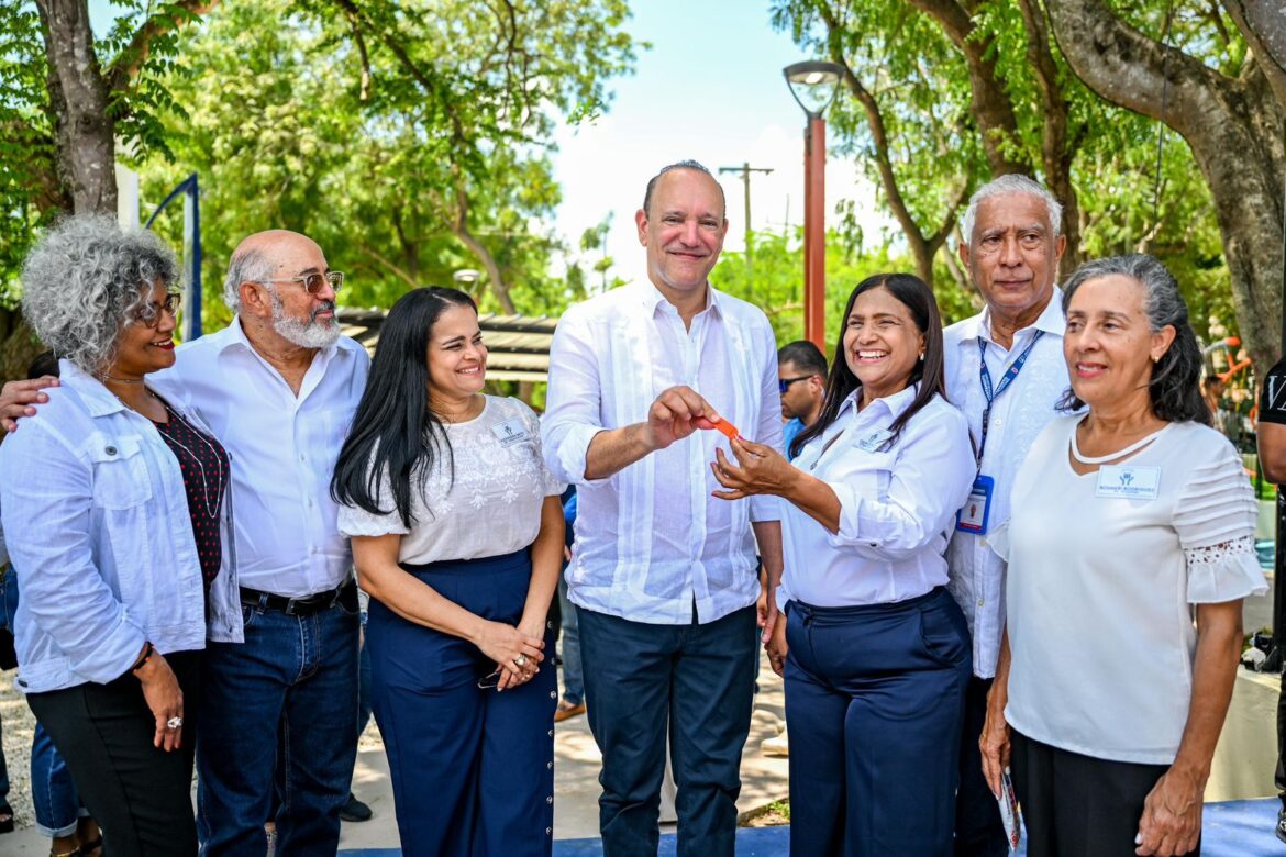 Alcaldía de Santiago entrega parque remozado en Altos de Rafey con inversión de RD$13 millones