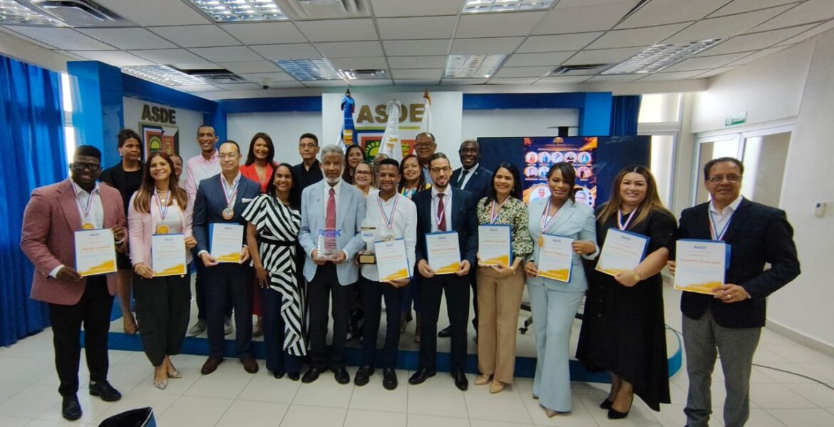 ADOCOC marca hito con "Esencia 360": Apertura la XI semana de la comunicación cristiana