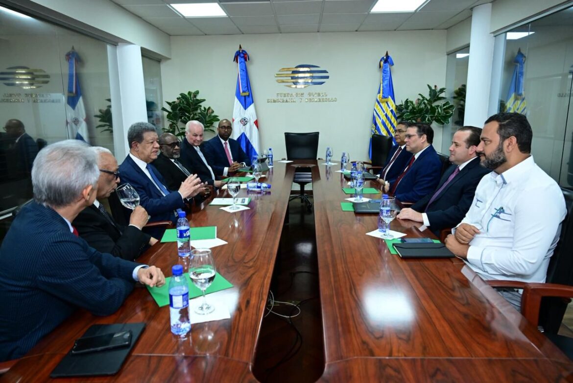 Leonel Fernández respalda diálogo con el Gobierno, pero advierte sobre medidas que afecten a la población