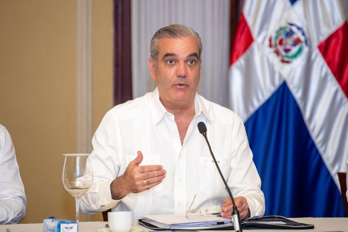 Presidente anuncia precios de los combustibles se mantendrán sin variación esta semana