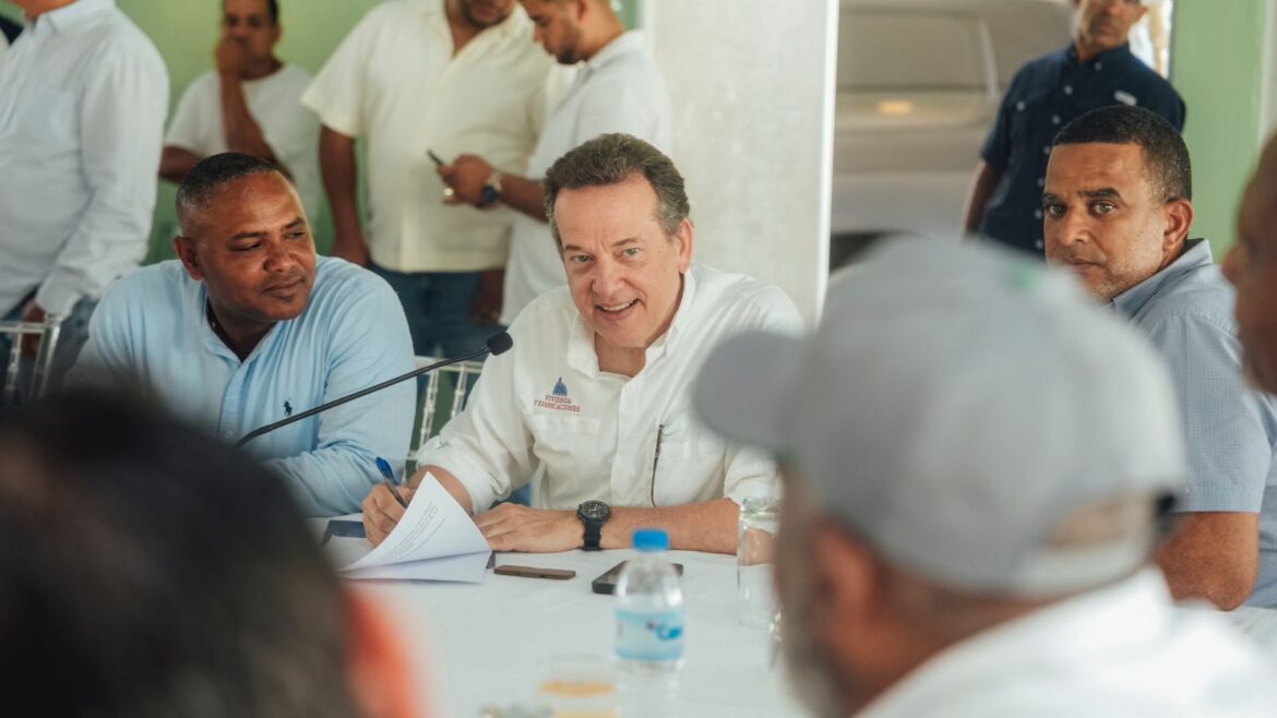 Ito Bisonó se traslada a Puerto Plata para iniciar 112 apartamentos dispuestos por el Presidente