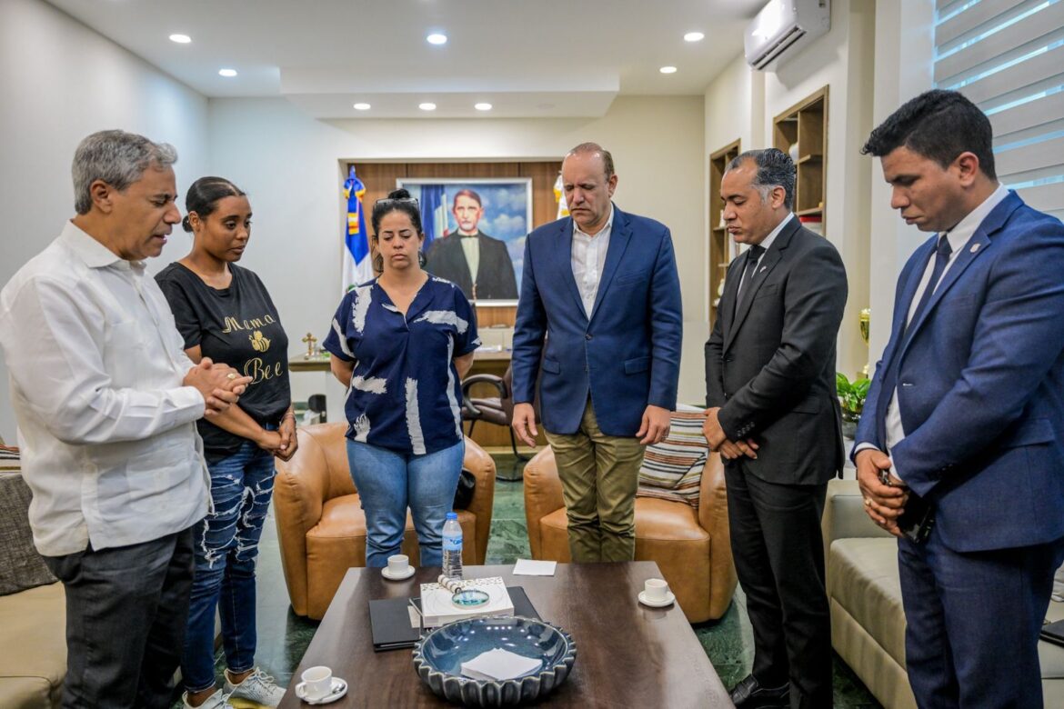 Alcalde de Santiago recibe familiares de Deivy Carlos Abreu Quezada y reitera apoyo en búsqueda de justicia