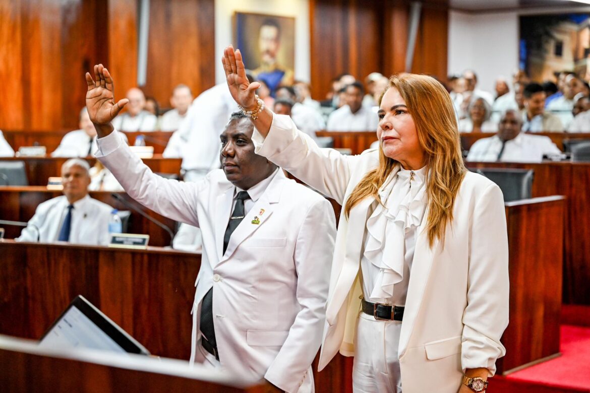 Yuderka Castellanos asume vicepresidencia del Concejo de Regidores de Santiago