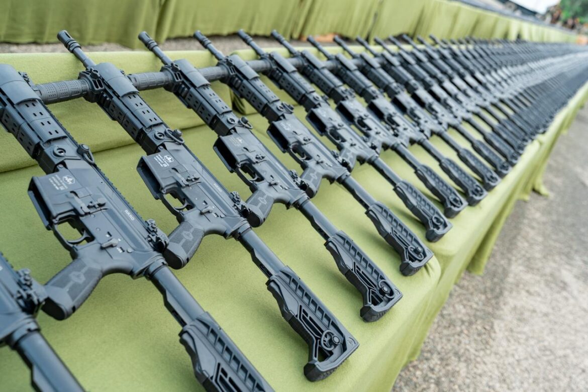 Ejército refuerza su equipamiento militar